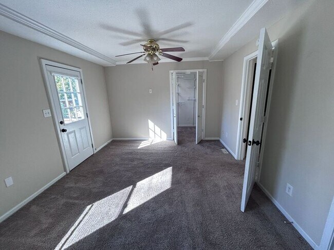 Foto del edificio - 171 Charleston Way