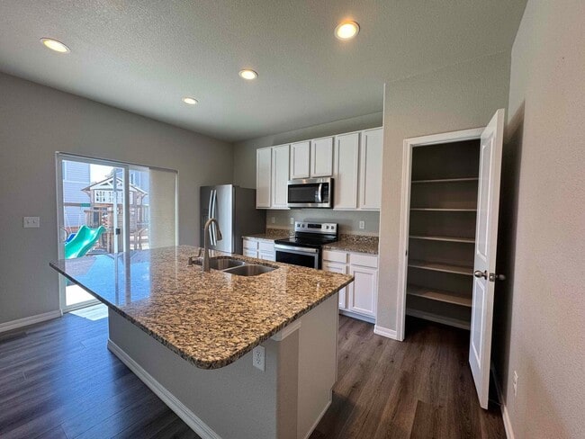 Building Photo - Newer 3 bedroom in Meadow Brook Crossing