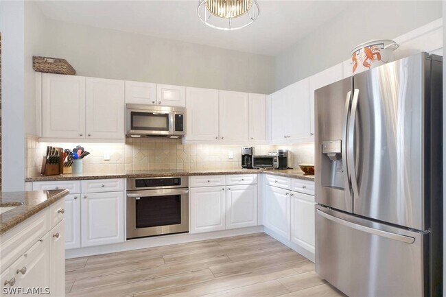 Foto del edificio - 14200 Royal Harbour Ct