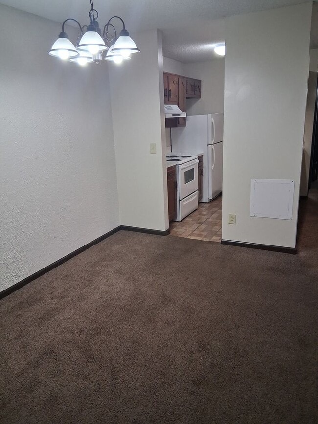 Building Photo - 2 bedroom 2 bath in quiet SW Neighborhood