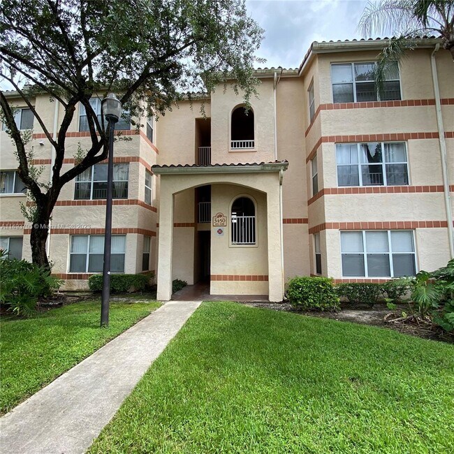 Building Photo - 3450 Pinewalk Dr N