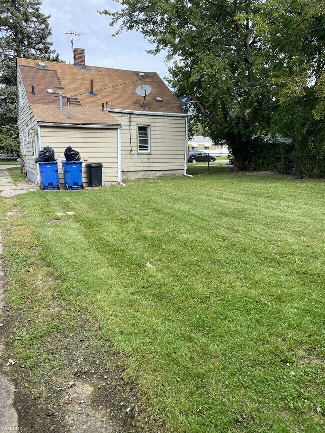 Foto del edificio - 3 br, 1 bath House - 12732 Couwlier Ave 12...