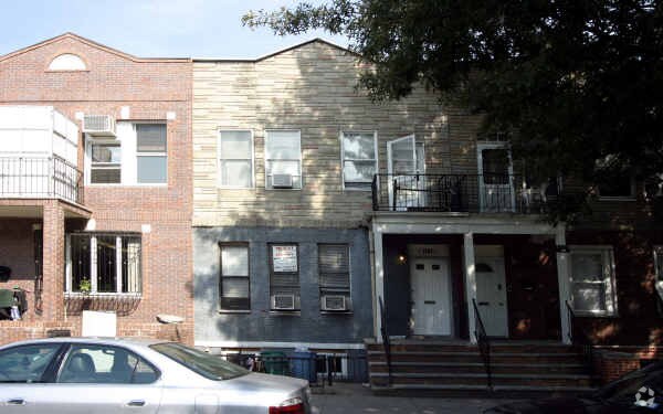 10/15/03 - 1371 41st St