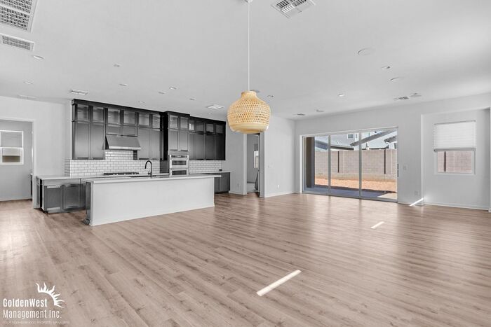 Foto principal - Modern 3Bdm 2Ba Home with Spacious Backyard!