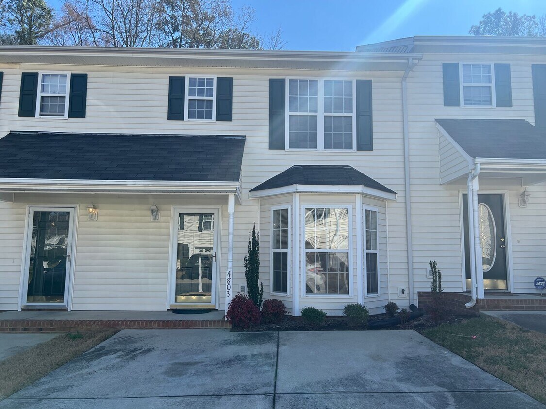 Primary Photo - 3 Bed | 2.5 Bath Townhouse in Raleigh *Mov...