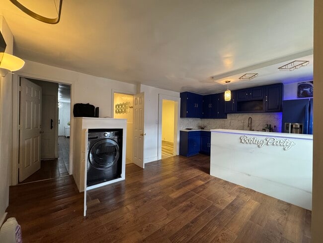 Building Photo - 522 51st St