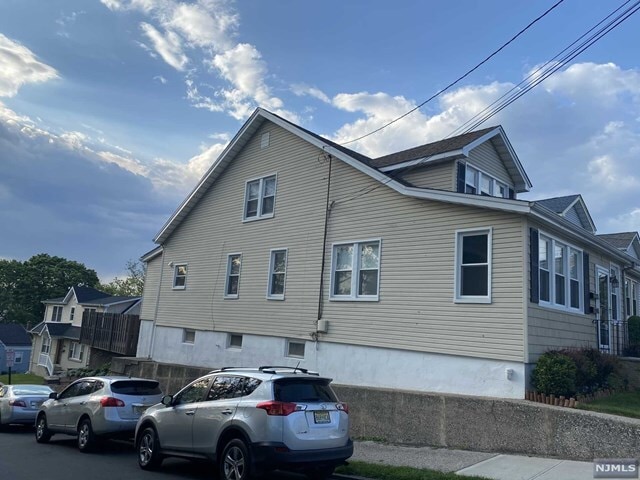 Building Photo - 1 Hillside Ave