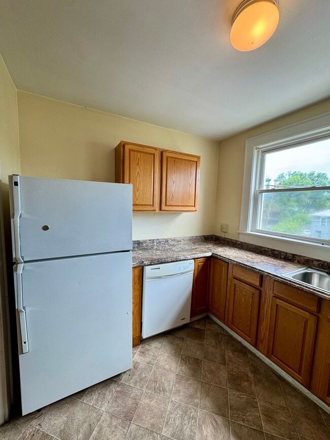 Building Photo - Apartment for Rent