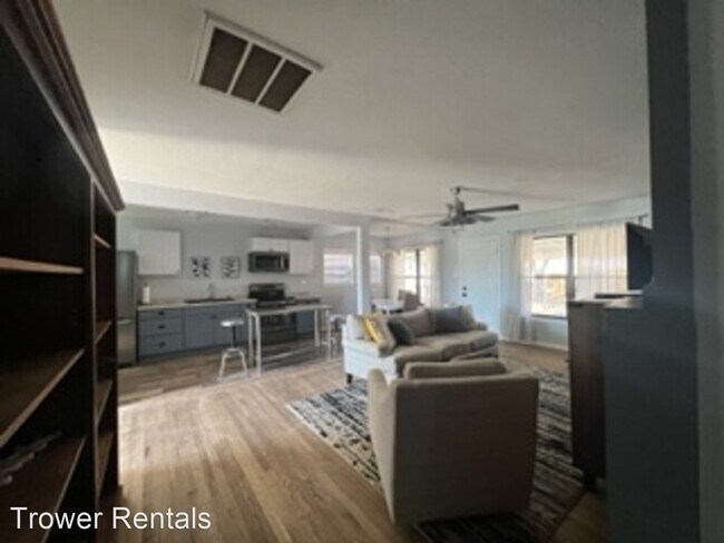 Foto del edificio - 3 br, 2 bath House - 1106 W 14th