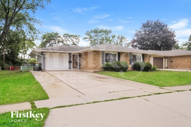 Building Photo - 823 Oriole Dr