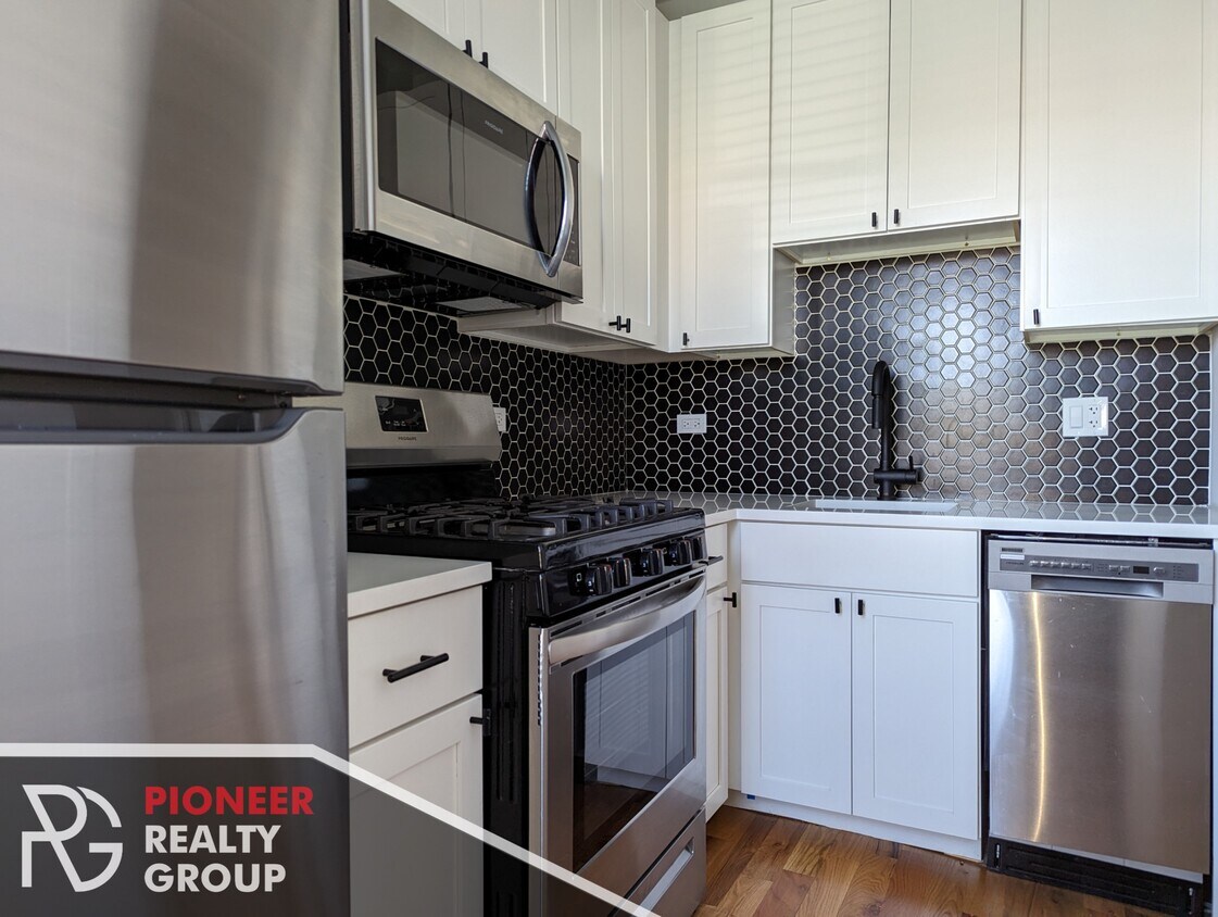 Foto principal - 630 W Wrightwood Ave
