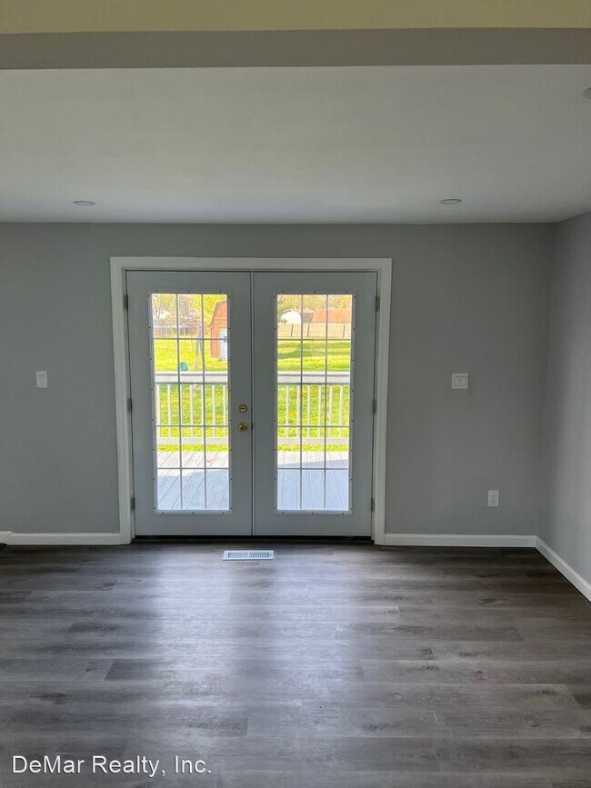Building Photo - 3 br, 1.5 bath House - 13 Camrose