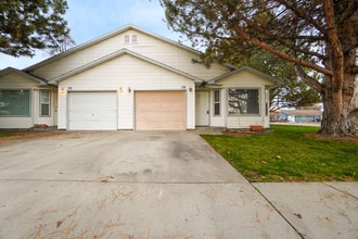 Building Photo - 79 E 2nd St N