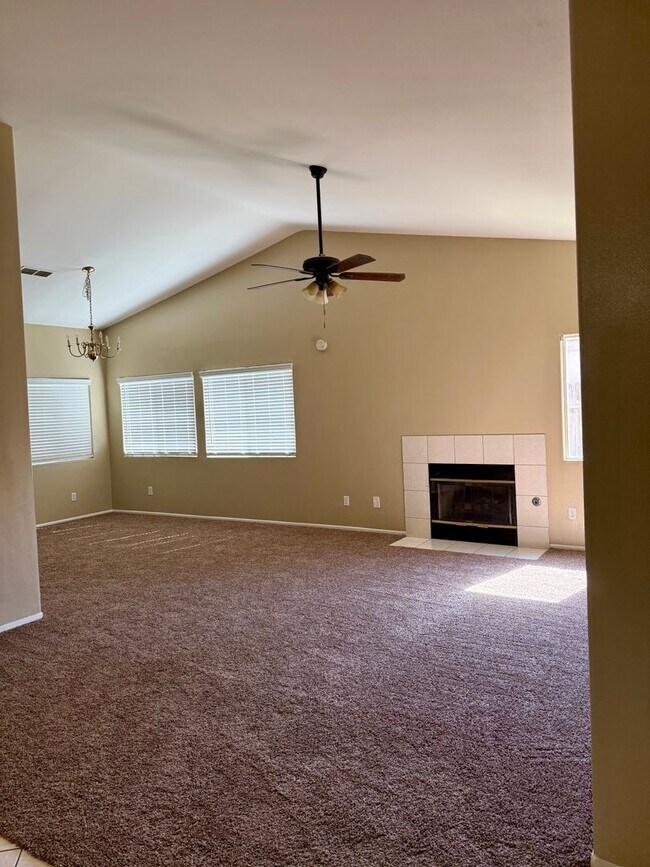Foto del edificio - 7110 Rogue River Dr