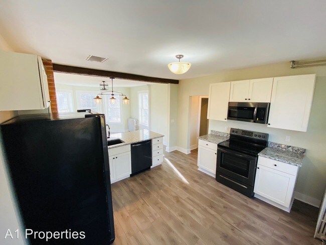 Building Photo - 3 br, 1.5 bath House - 363 Lake Street