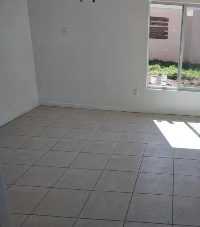 Foto del edificio - 1301 Ansin St