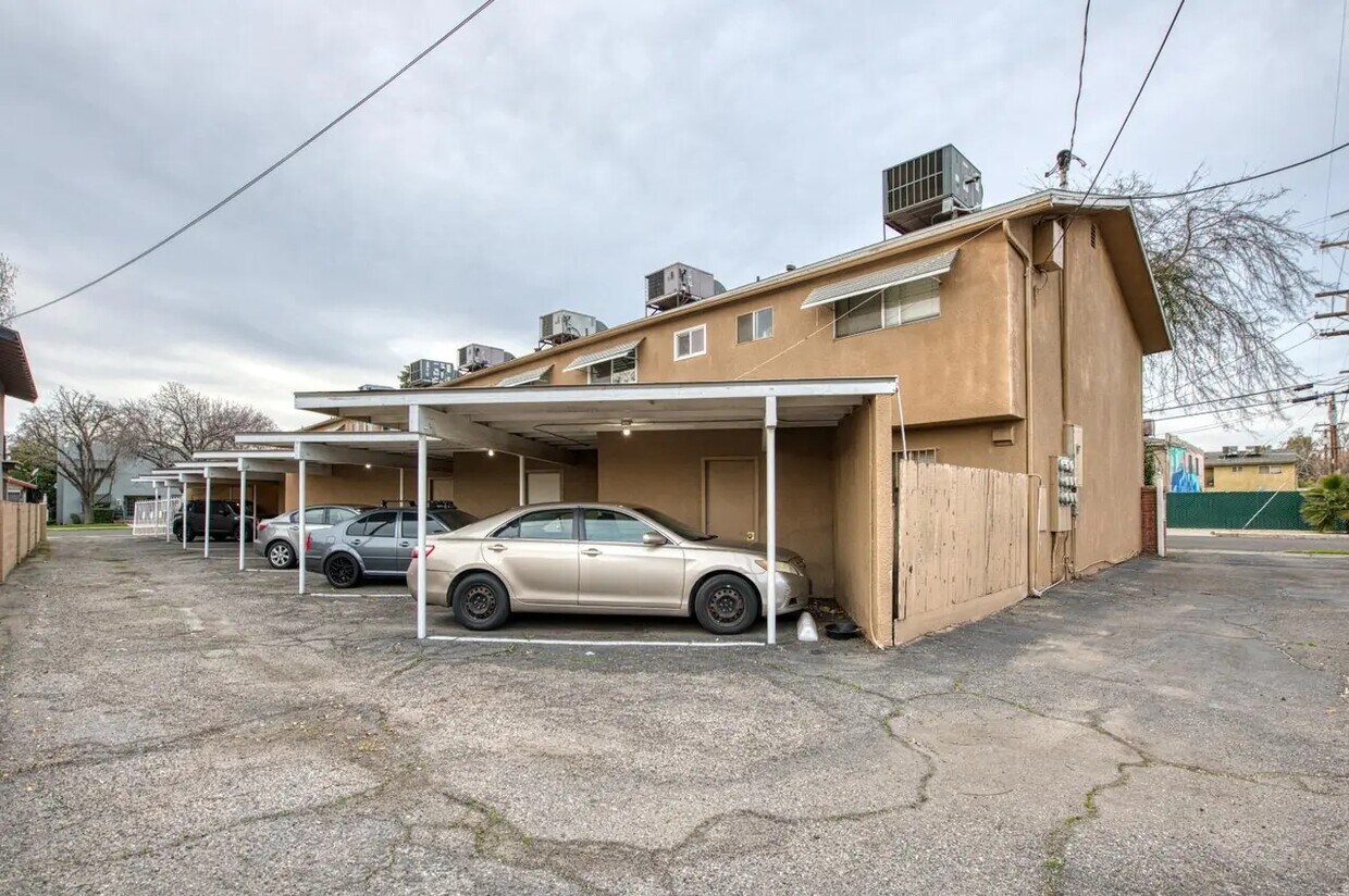 Building Photo - 1330 N Linden Ave