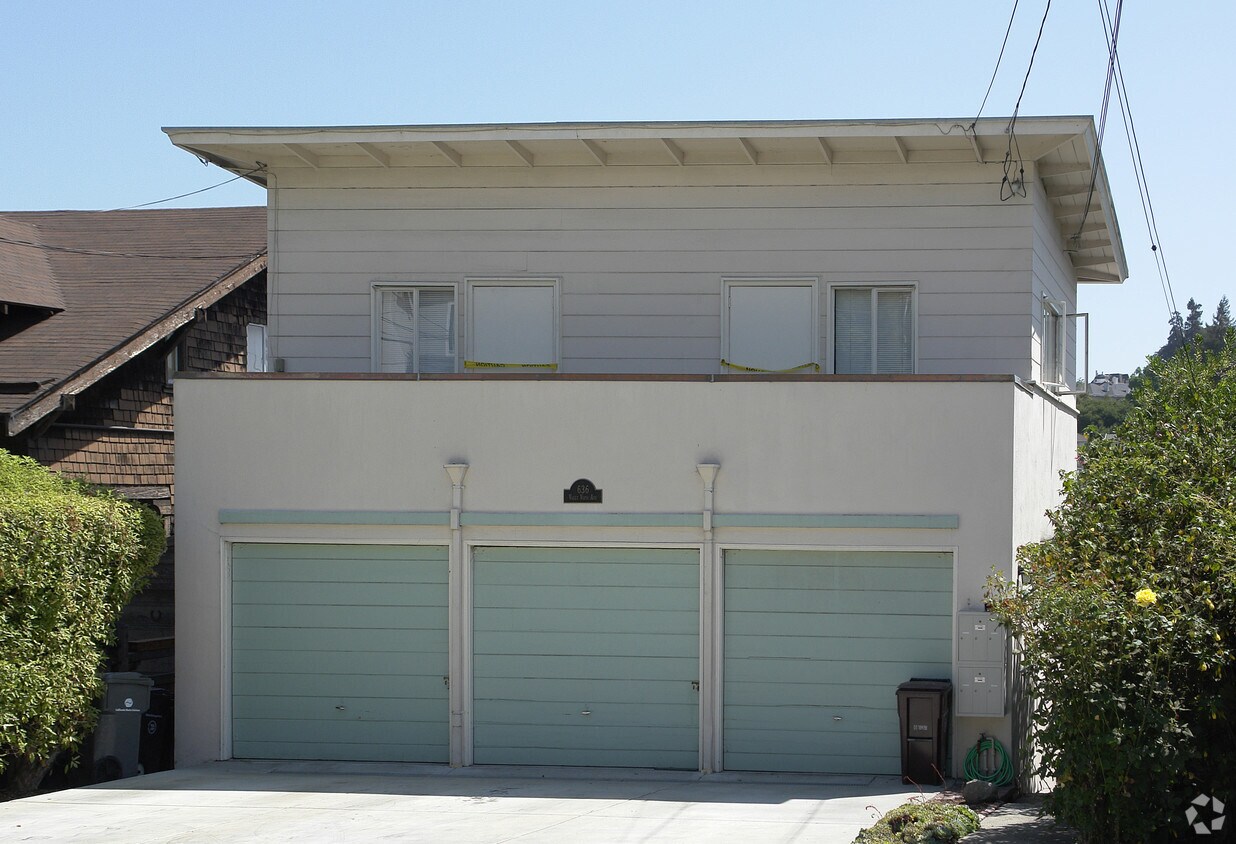 Building Photo - 636 Valle Vista Ave
