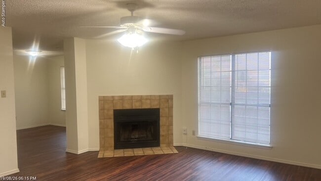 Foto del edificio - 3803 Braden Ln
