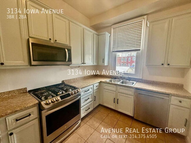 Building Photo - 3134 Iowa Ave