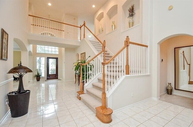 Building Photo - 1306 Ventura Canyon Dr