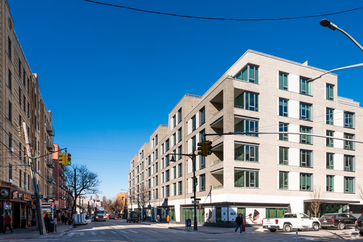 Building Photo - Amara