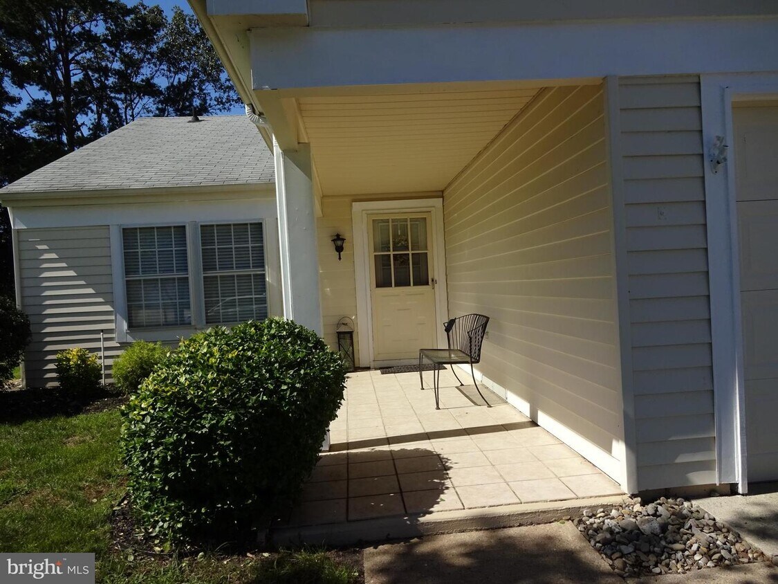 35 New Castle Dr, Southampton Township, NJ 08088 House for Rent in