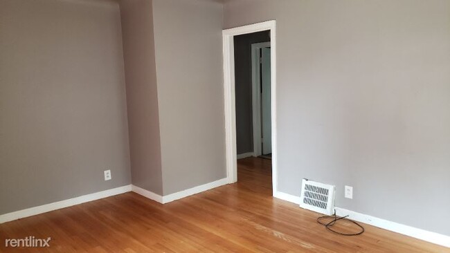 Building Photo - 3 br, 1 bath House - 348 E Maplehurst St