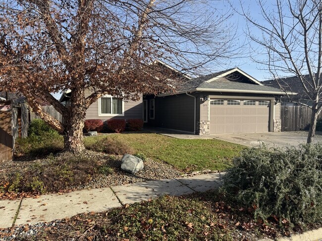 Foto del edificio - 1575 SW Yucca Dr