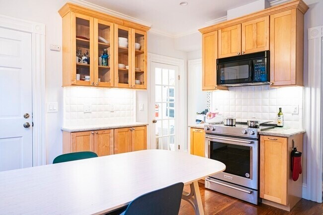 Foto del edificio - 6-8 Lamont Ave