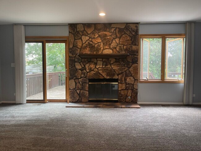 Building Photo - 862 Forest Ln