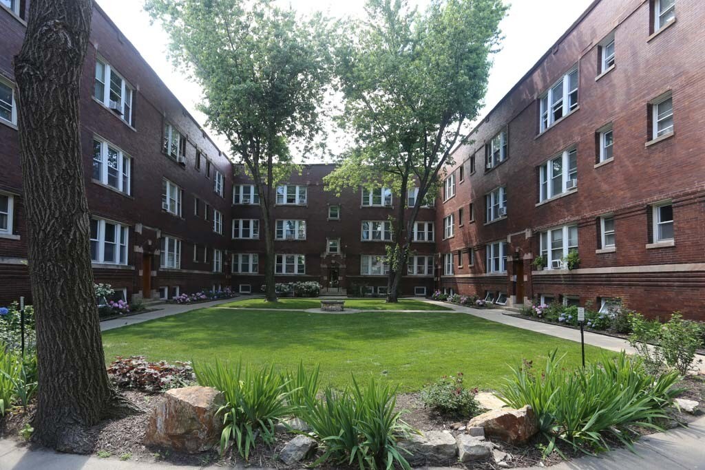 Foto principal - 4718 N Racine Ave
