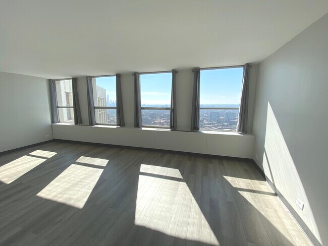 Foto del edificio - 2626 N Lakeview Ave