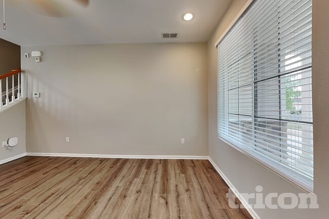 Foto del edificio - 20681 Randolph Pl