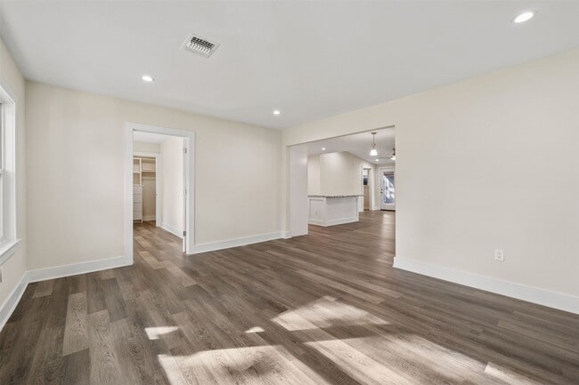 Foto del edificio - 1034 W 43rd St