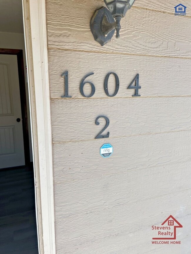 Building Photo - 1604 NW Lindy Ave