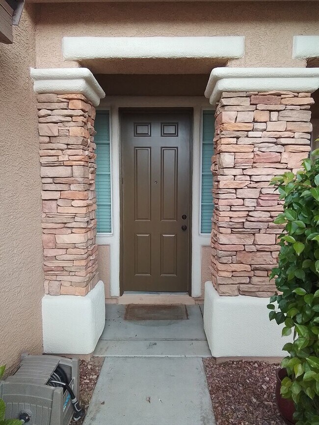 Foto del edificio - Spacious 4-Bed Single-Family Home in Las Vegas with Private Backyard