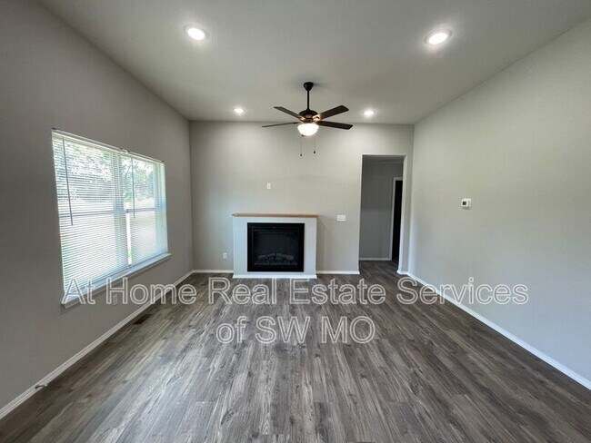 Building Photo - 3862 W Linwood St