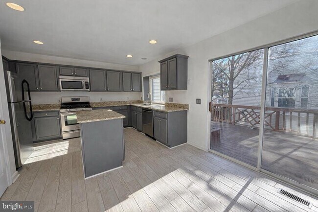 Foto del edificio - 1191 Cypress Tree Pl