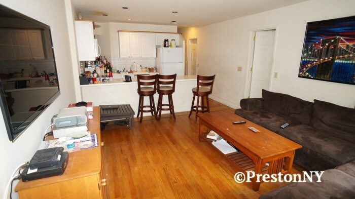 Primary Photo - 322 E 34th St