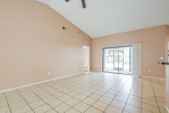 Foto del edificio - 1501 Woodfield Oaks Dr