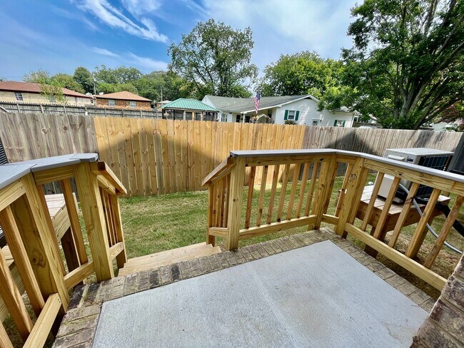 Foto del edificio - Practically New & Available NOW! Americana Luxury Townhomes! Pet Friendly! Attached Garage! All A...