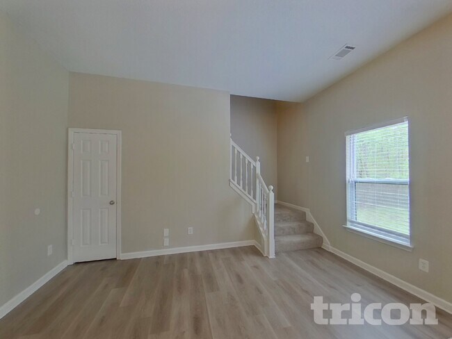 Foto del edificio - 7436 Petal Pl