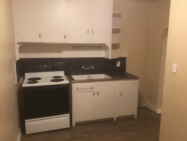 Building Photo - Duplex 1 bd 1 bath