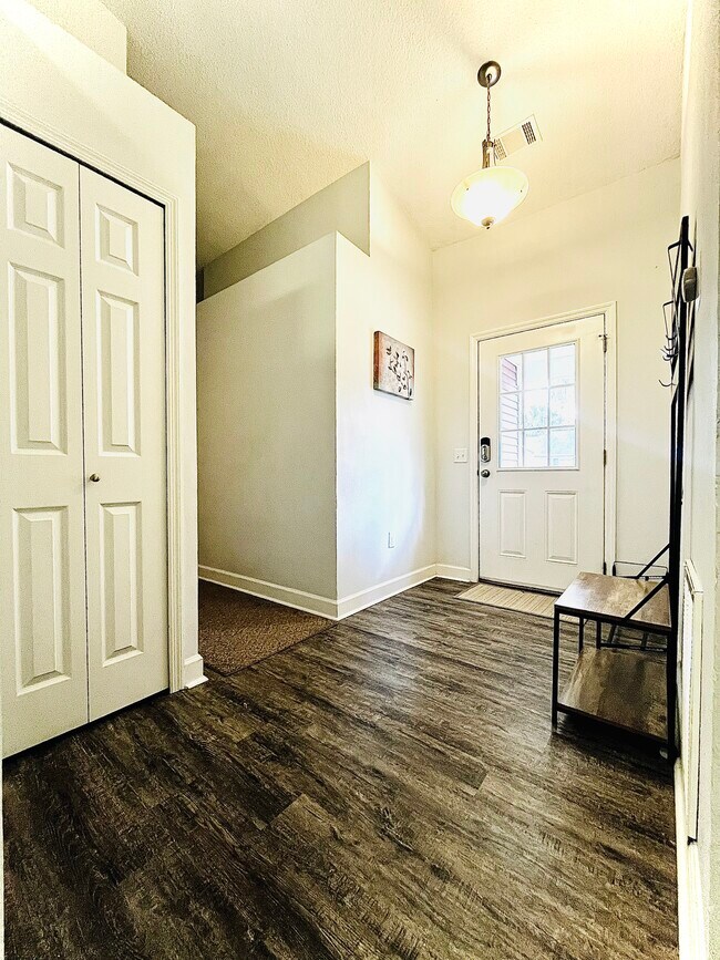 Building Photo - 11 Brindlewood Dr