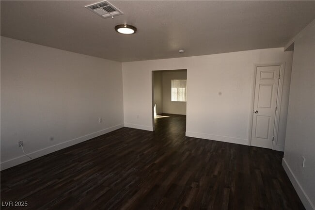 Building Photo - 1007 C St