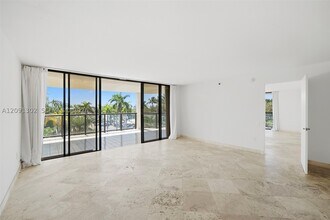 Building Photo - 2575 S Bayshore Dr