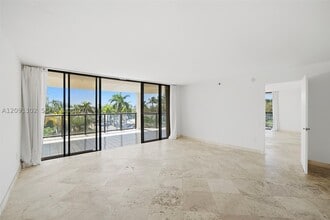 Building Photo - 2575 S Bayshore Dr