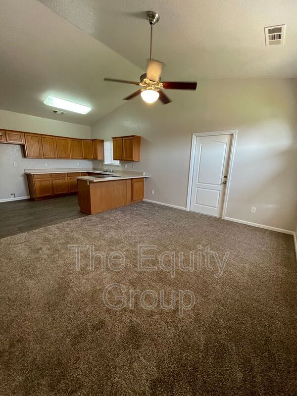 Building Photo - 2919 S Sallee Ct