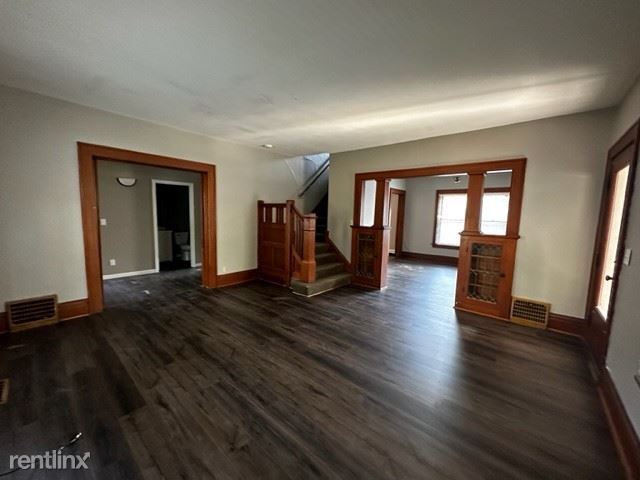 Building Photo - 5 br, 3 bath House - 900 N Dodge St